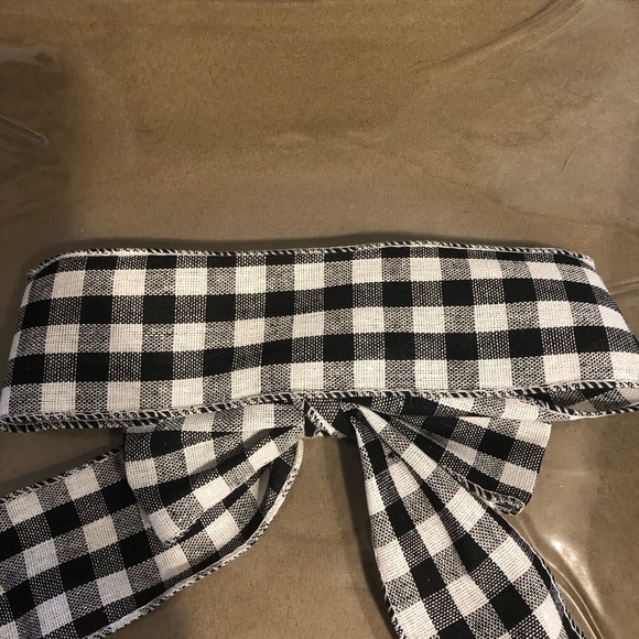 Gorgeous Black & White Bow - Picture 4 of 4